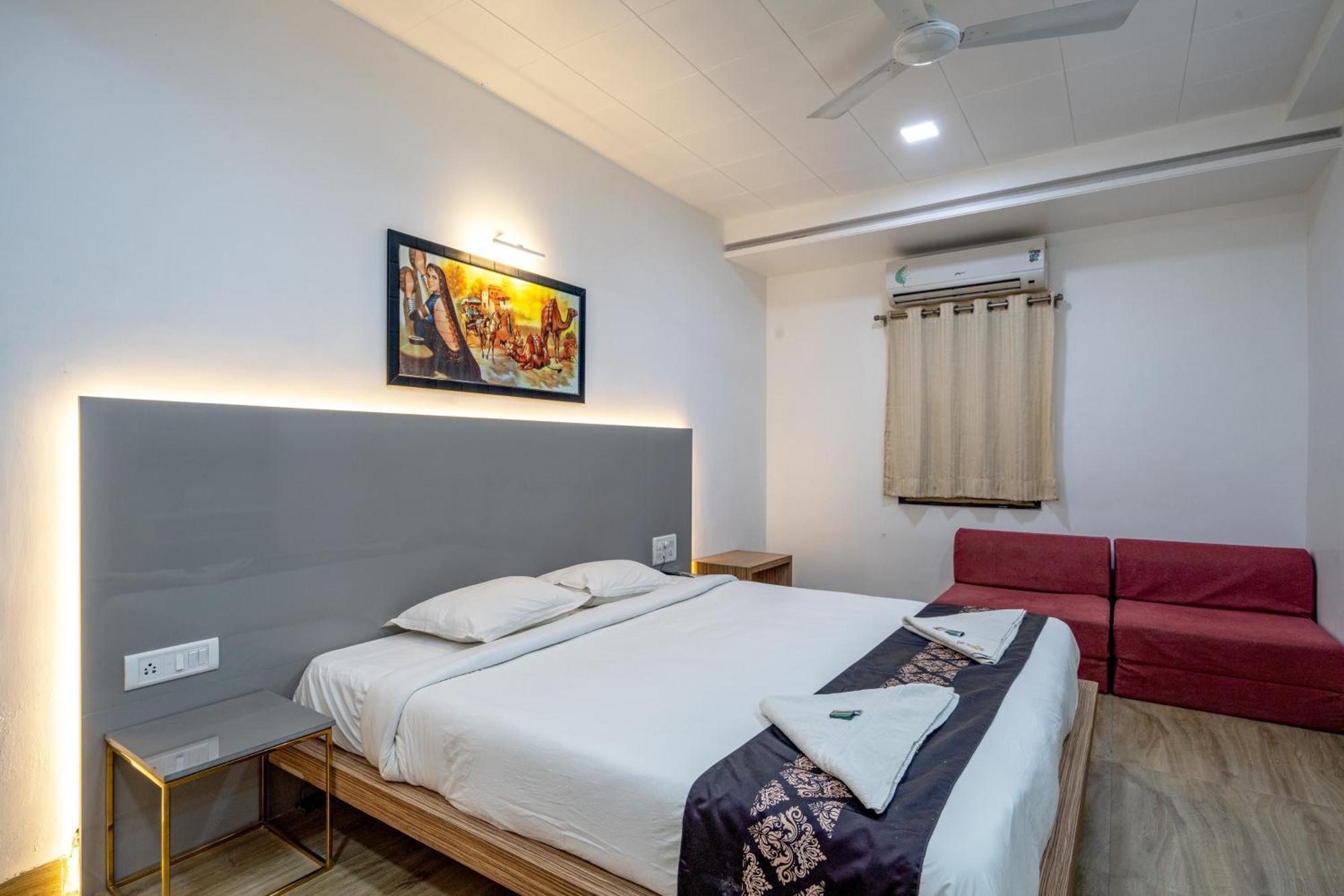 Hotel Darshan Executive Tuljapur Dış mekan fotoğraf
