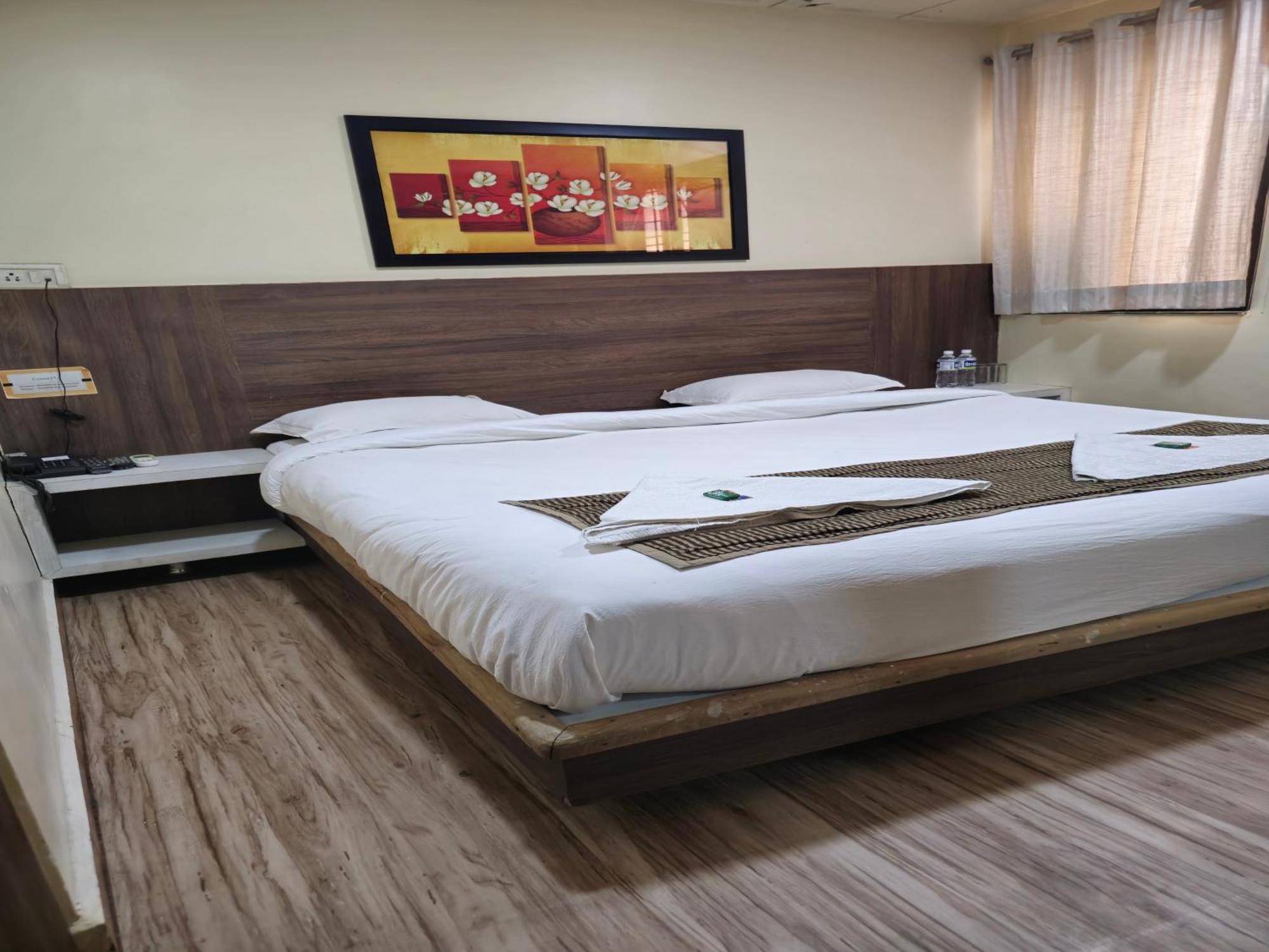 Hotel Darshan Executive Tuljapur Dış mekan fotoğraf